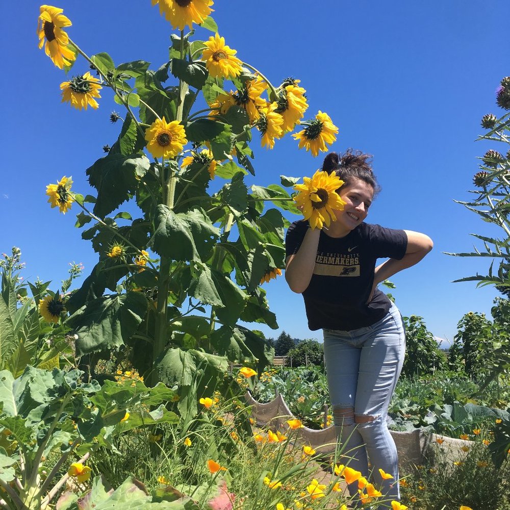 Meet your Poshers, Lydia and Emma!